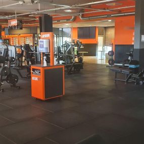 Basic-Fit Diemen Willem de Zwijgerlaan 24/7 - free weight zone