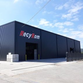 bâtiment de la société de tri des déchets Recyrom à Amay