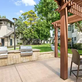 Outdoor grilling stations and seating at Camden Woodson Park in Houston, TX