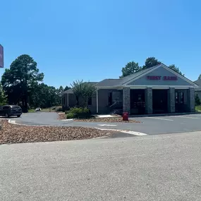 Bild von First Bank - West End, NC