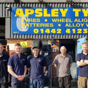 Bild von Apsley & Waterend Tyres Ltd