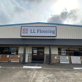 LL Flooring #1271 League City | 2227 Gulf Freeway | Storefront