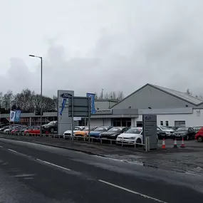 Road outside the Ford Kirkintilloch dealership