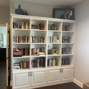 Everyone needs more Bookcases! Whether you want a library, more storage, or a place to display things, we can add the perfect Bookcase to your home—just like we did in this Tampa home!