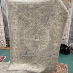 Bild von Azra Oriental Rugs