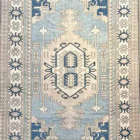 Bild von Azra Oriental Rugs