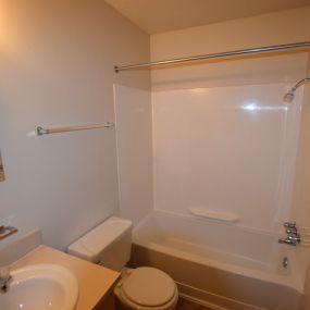 Newport Village Apartments Bathroom