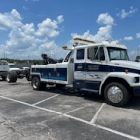Call now for 24/7 heavy duty towing and recovery!