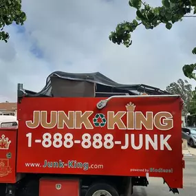 A Junk King San Diego truck on its way to our recycling center to drop off any recyclable materials.