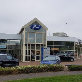 Facing the front of the Ford Milton Keynes dealership