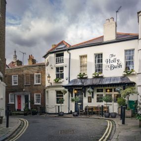 A real gem of a London local, The Holly Bush is a charming centuries-old pub in the heart of historic Hampstead. Step inside the grade II listed building and you’ll discover a wealth of cosy corners to call your own – the perfect place to enjoy fabulous food, ales and wine.