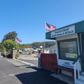 At Treasure Island Mobile Home & RV Park, we make it easy for you to enjoy the city and all its attractions without having to spend a fortune on hotel accommodations.