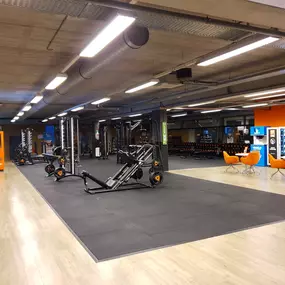 Basic-Fit Rotterdam Jan Ligthartstraat - free weight zone