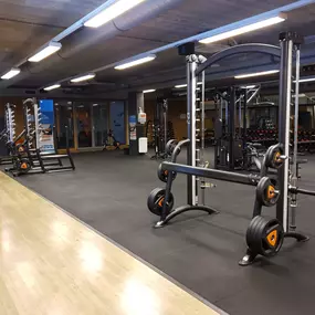 Basic-Fit Rotterdam Jan Ligthartstraat - free weight zone