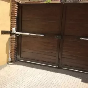 Puertas_Automaticas_granada_Motores_Persiana_9.jpg