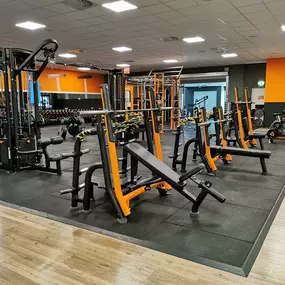 Basic-Fit Nieuw-Vennep Lucas Bolsstraat 24/7 - free weight zone