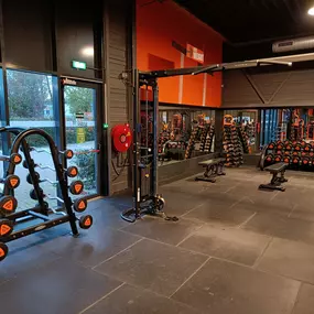 Basic-Fit Roermond Oranjelaan 24/7 - free weight zone