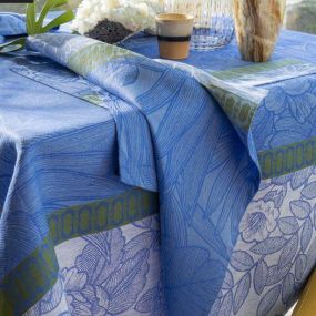 Spring Le Jacquard Francais has arrived at Drees. Drop by and take a look!