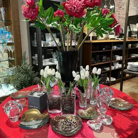 Philippa’s here again……today prepping our favorite Valentine gestures of affection….AnnieGlass heart plates, SimonPeace heart vases and Love paperweight, and new this year, chocolate from our local CocoSherrie! Great weekend to visit as we are ready for❤️and our January Sale wraps up with new markdowns!