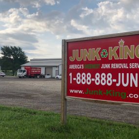 Exterior Junk King Milwaukee office