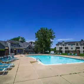 Pine Knoll Apartments Pool