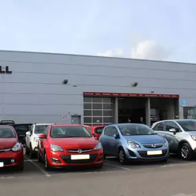 Cars outside the Vauxhall Nottingham dealership