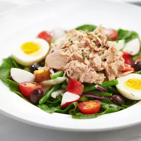 Salade Nicoise - imported canned tuna, heirloom tomatoes, haricots vert, potatoes & eggs