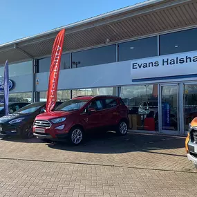 Cars outside the front of Ford Darlington dealership