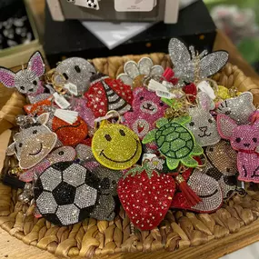 These sparkly, fun keychains will brighten your day????❣️