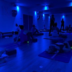 Bild von YogaSix Overland Park