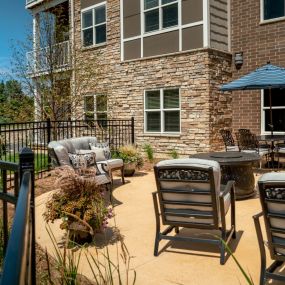 Prairie Bluffs is designed to provide you with a worry-free, enriching lifestyle. In addition to our apartments, many of which are outfitted with a full kitchen, washers and dryers, and decks or patios, our pet-friendly community offers a variety of amenities