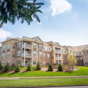 As a resident, you will thrive in a welcoming community at Prairie Bluffs Senior Living, surrounded by the beauty of the Minnesota River bluffs.