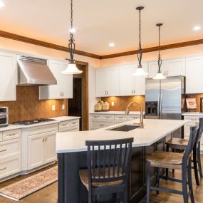 Need a way to perk up your kitchen? Try our Cabinet Refacing! Here’s a before and after from a kitchen where we switched things up from dark to bright!