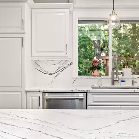 A gorgeous new kitchen countertop includes a variety of options, each has its own unique look and feel, so you can pick the one that best fits the style of your home. Whether you're style is a modern or contemporary look, or a more classic or rustic feel. Our countertop choices come in many differen