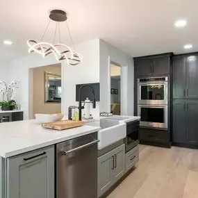 ????️ Have a specific vision for your kitchen? Custom cabinets are the perfect way to get exactly what you want! Designed to fit your style, storage needs, and space, these cabinets are built just for you. ???? Let’s craft something special for your home!