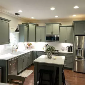 Talk about kitchen design goals! Design your dream kitchen space with our design consultants today, schedule your free in home consultation here: https://kitchentuneup.com/request-consultation/ #dreamkitchen #interiordesign #designinspo #craftsmanship #kitchentuneupsavannahbrunswick