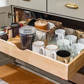 ???? It’s the little things that make a big difference! From drawer organizers to pull-out shelves, our accessories help keep your kitchen functional and stylish. ????️ Let’s upgrade your kitchen—contact us now!