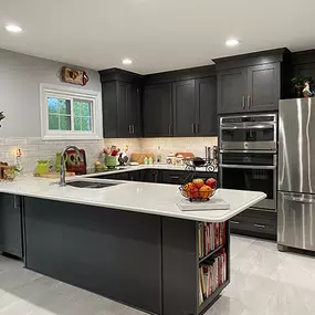 ???? Want cabinets that fit your space and style perfectly? Our custom cabinets are made just for you, giving your kitchen a personal touch. ????️ Ready to start designing? Get in touch today!