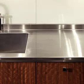 ????️ Looking for sleek and durable kitchen surfaces? Stainless steel countertops give your space a modern, professional vibe that’s easy to maintain. ✨ Let’s add some shine to your kitchen—contact us now!