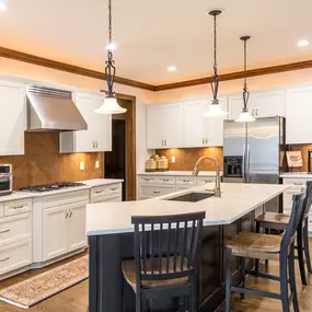 Need a way to perk up your kitchen? Try our Cabinet Refacing! Here’s a before and after from a kitchen where we switched things up from dark to bright!