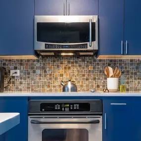 Add a pop of color to your kitchen with custom designs that are uniquely you. Call Kitchen Tune-Up Savannah Brunswick today at (912) 424-8907 to schedule your FREE consultation! #customization #coloryourspace #kichendesign #kitchentuneupsavannahbrunswick