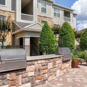 Outdoor grills and dining area at Camden Downs at Cinco Ranch Apartments in Katy, TX.