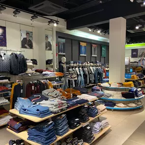 Photo de l'intérieur du magasin Jules Labege