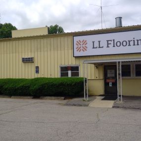 LL Flooring #1215 Waterford | 150 Cross Road | Storefront