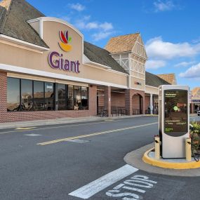 Giant Grocery at Village Center at Dulles Nearby Camden Dulles Station in Herndon, Virginia