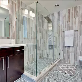 Each shower we install is truly a work of art. We offer different glass types and hardware. Our customers have the opportunity to create!