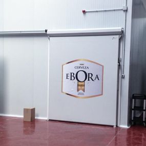 puertas_frigorificas_industriales_correderas-pivotantes_paneles_camaras_Frisam_Toledo.jpg
