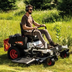 A Bobcat ZT2000 zero-turn mower