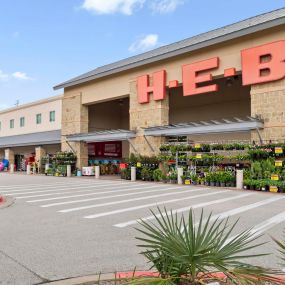 Nearby grocery store, HEB, close to Camden Gaines Ranch in Austin, TX