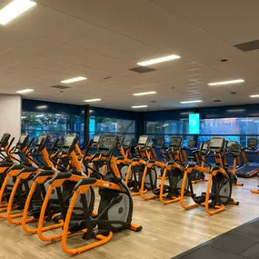 Basic-Fit Enschede Oosterstraat 24/7 - free weight zone